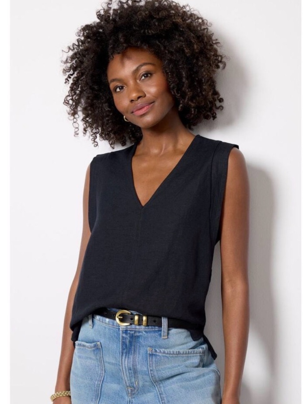 Evereve Black V-Neck Sleeveless Tank Top - Picture 2 of 7